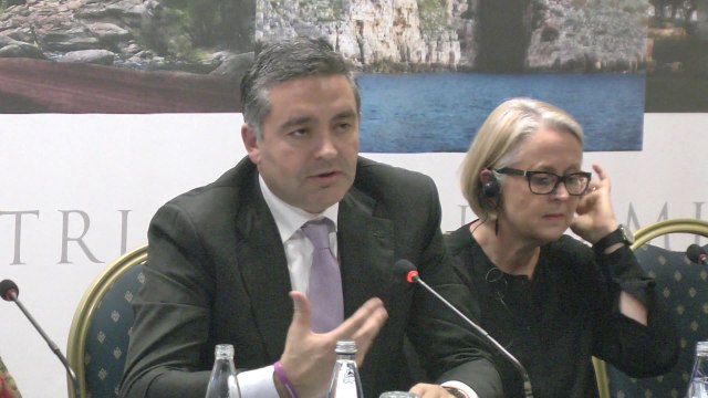 Report TV - Punësimi i të rinjve, Klosi: Tregu ka nevojë për profesionistë