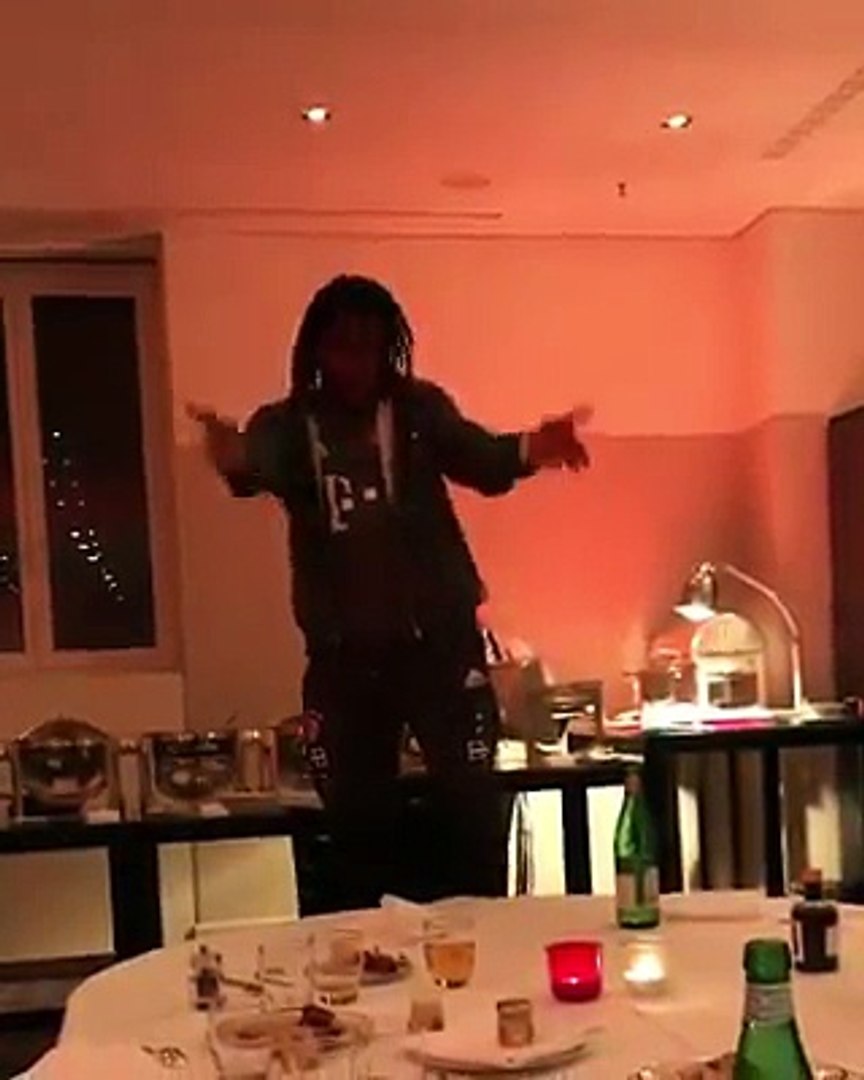 Renato Sanches dança ao som da música de Rihana