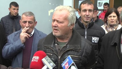 Patos, banorët e Zharrëz në protestë - Top Channel Albania - News - Lajme