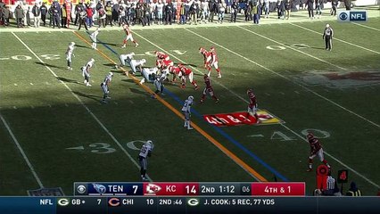 Alex Smith finds Travis Kelce for a 16-yard catch and 1st down