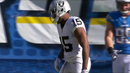 Michael Crabtree catches slant for 9-yard completion