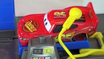 Hot Wheels Rooftop Race Garage Lightning McQueen Disney Cars, Matchbox Cars and Hot Wheels Race