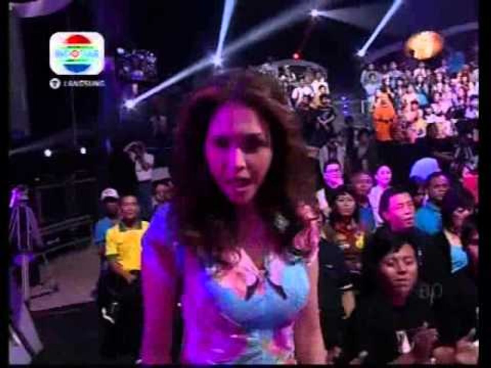 Konser Hip 2-Opening Performance The Commentator