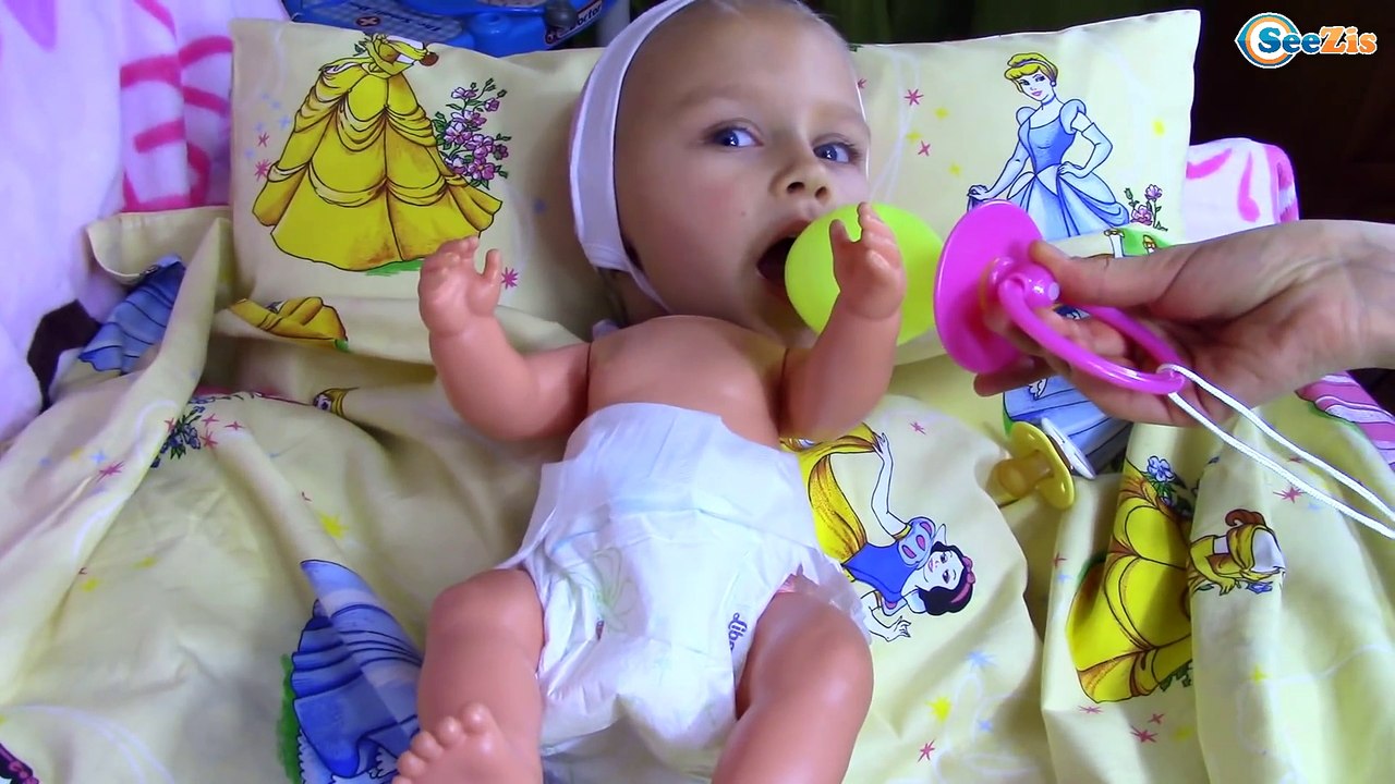 Bad Baby ИГРАЕМ В ДОКТОРА. Делаем Укол Лечим Ве...