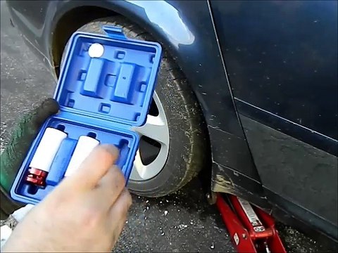 HOW TO REPLACE BRAKE DISCS AND BRAKES IN AN AUDI A6 4B ( ENGLISH )