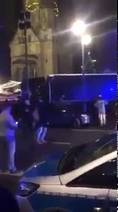 عاجل .... شاحنة تتعمد دهس عدة أشخاص بالعاصمة الألمانية