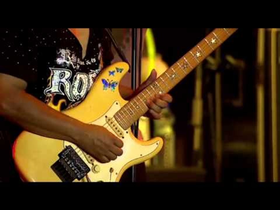 Konsert 2 Raksaksa Sweet Charity - Berita Gempa (Official Video)