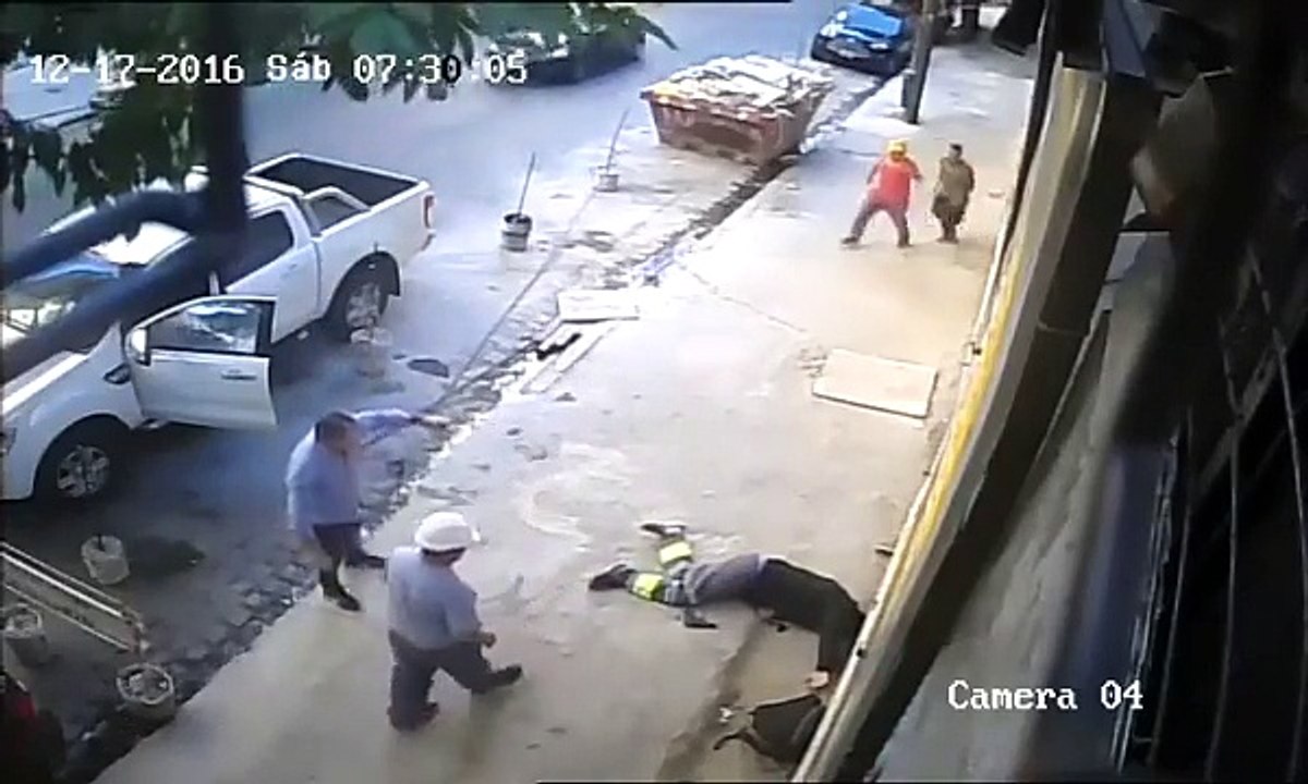 Ce voleur se fait tirer dessus par le propriétaire de la voiture !