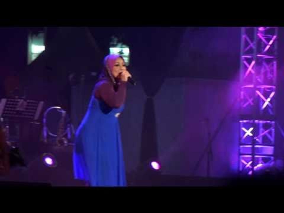 Cinta Gila (LIVE) by Ramlah Ram @ Dataran Merdeka "Konsert Di Ambang 2011"