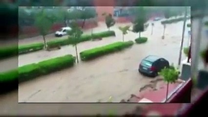 Inundatii devastatoare in Spania.Masinile au fost luate de ape iar unii localnici au ramas blocati in ele