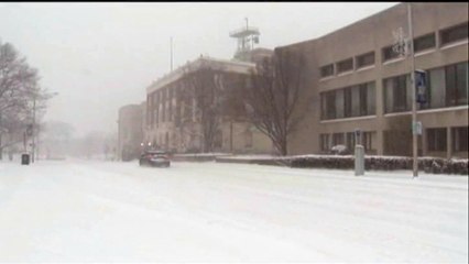 Une épaisse couche de neige recouvre le nord-est des Etats-Unis