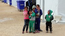 Les évacués d'Alep s'installent dans des camps de déplacés
