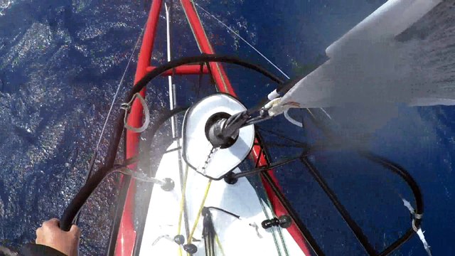 J43 : Moment de partage entre Eric Bellion et son bateau / Vendée Globe