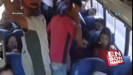 Otobüse binip yolculara bıçak çektiler | En Son Haber