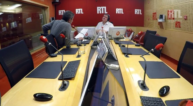 Michel Cymes : Ni haute altitude, ni plongée sous-marine pour les femmes enceintes