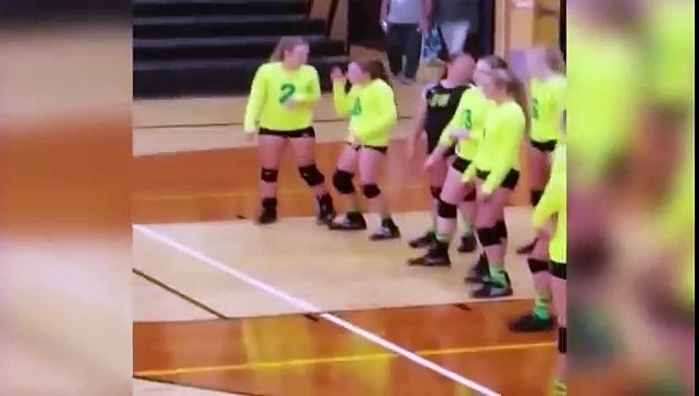 Alors qu'une volleyeuse danse elle va se ridiculiser !