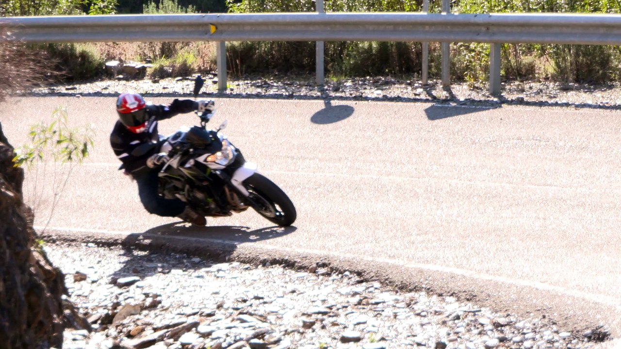 Vidéo Kawasaki Z650 action