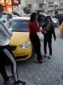 عركة بين زوز بنات توانسة في الشارع على دبوسة شراب