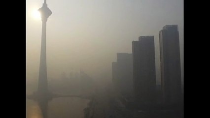 En alerte rouge, la Chine étouffe sous un épais brouillard de pollution