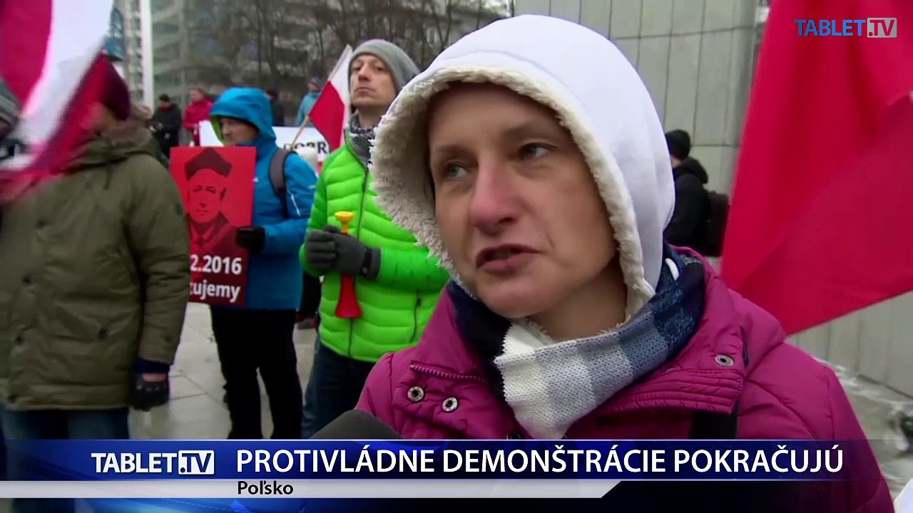 V Poľsku pokračujú demonštrácie. Zablokovali aj kolónu s premiérkou