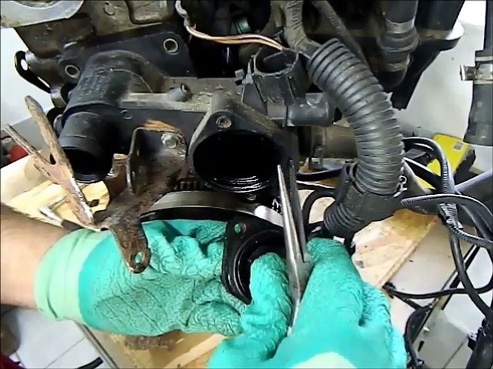 How to replace VW POLO thermostat - video Dailymotion