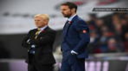 Southgate defends England poppies