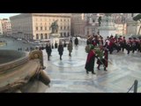 Roma - Gentiloni depone una corona d'alloro all'Altare della Patria (19.12.16)