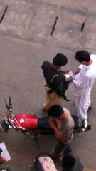 Punjab police lahore ma sary aam rishwat lety hway