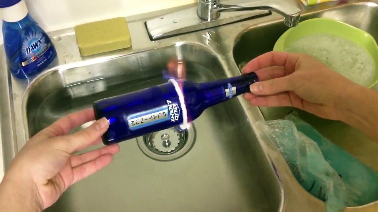 Come Sciabolare Una Bottiglia Con Bicchiere