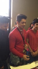 Ces lycéens se cotisent pour faire un cadeau à leur ami...