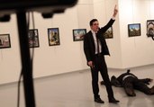 لحظة اغتيال السفير الروسي في أنقرة