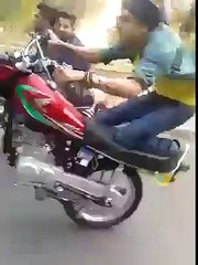 Maket ma nwe ha dekh lo aur hanso 2016 (1)