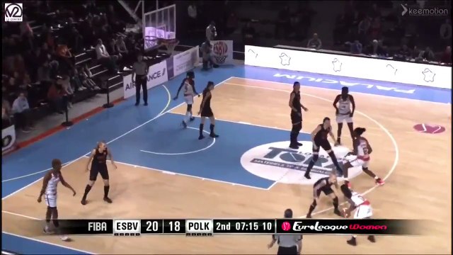 Olivia Epoupa fait mordre la poussière à son adversaire 2 fois en 30 secondes