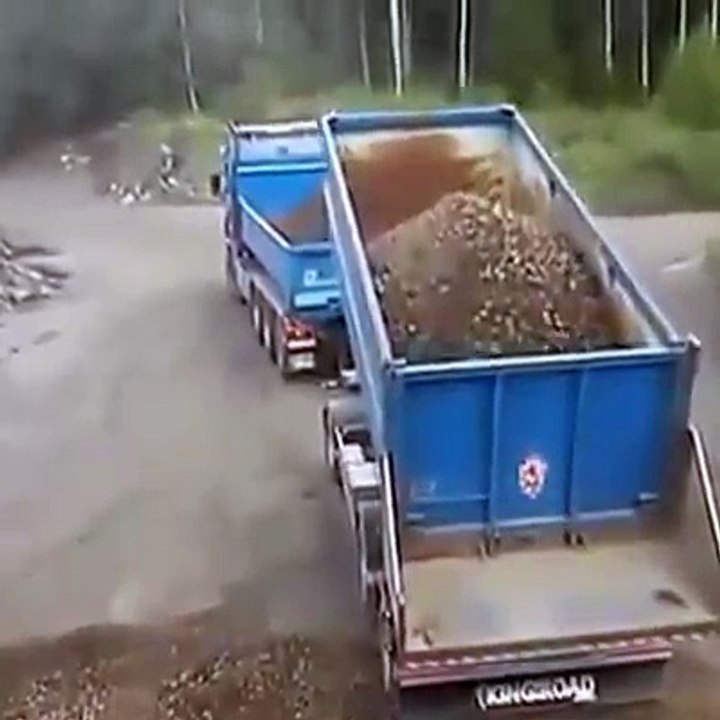 Çift romörklü kamyon..