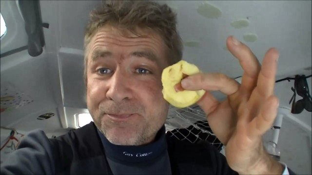 J43 : Des pommes pour Yann Eliès / Vendée Globe