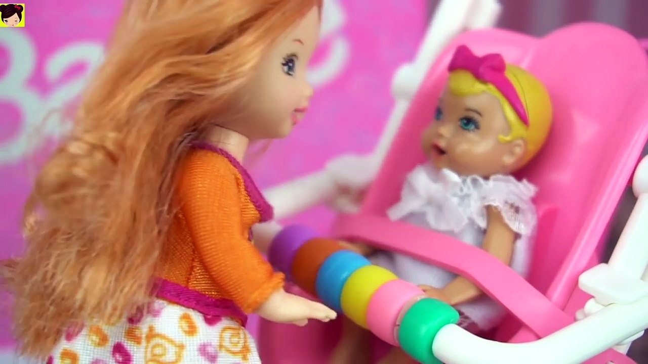 Las Bebes de Elsa y Ana Atrapan al Ladron que robo el Banco de Barbie -  Juguetes de Titi – Видео Dailymotion