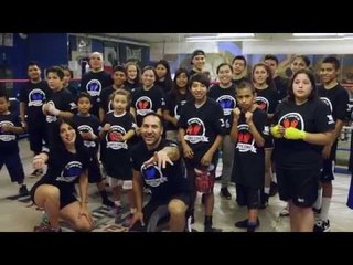 Fuerza Ford llevando a los latinos más pequeños por el camino de los campeones