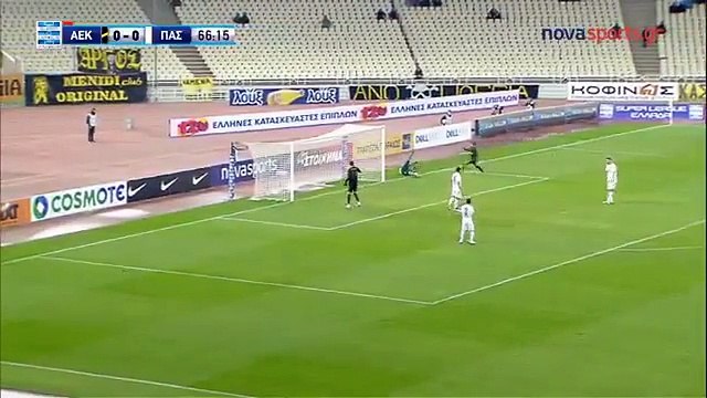 Enorme boulette du gardien grec qui offre un but à ses adversaires !