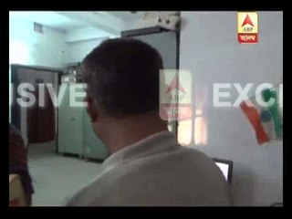 Police officer allegedly being drunkard inside thana complex!