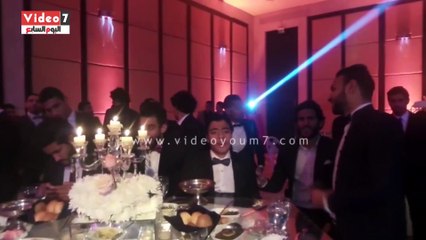 رامى جمال يحيى زفاف حارس الأهلى ويلتقط الصور التذكارية