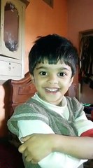 ایک 4 سال کی بچی مسنون دعائیں پڑھ رہی ہیں