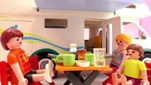 Playmobil film Nederlands Papa laat scheten in de auto! Pas op met eten | Vakantie met de camper