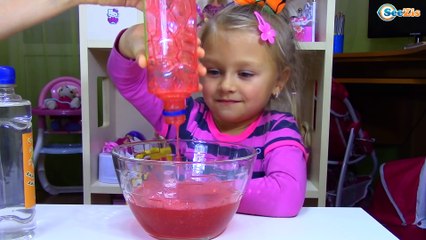 VLOG Ярослава готовит СУПЕР ОГРОМНЫЙ ЛИЗУН с Блестками Видео для Детей Kids Video