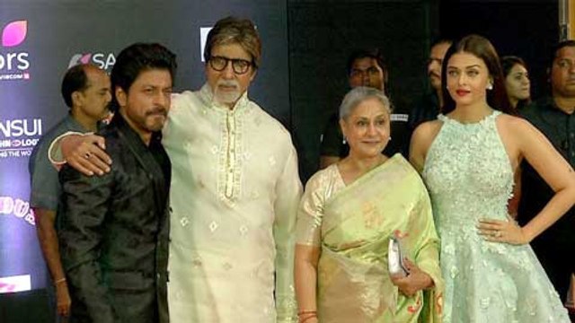 Shahrukh Khan TOUCHES Amitabh Bachchan's Feet Sansui Colors Stardust Awards 2016
