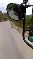 This video of a vicious roadside brawl has gone viral on Chinese