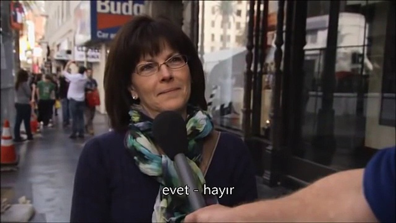 Hiç Teşhircilik Yaptınız mı  ? Sokak Röportajı ( Türkçe Altyazılı )