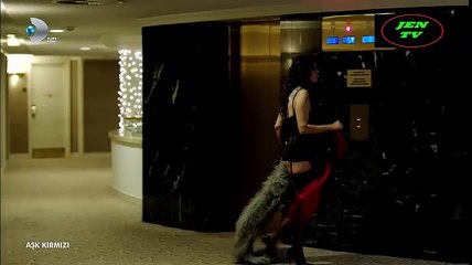 Nurgül Yeşilçay Seksi Jartiyer ile göz kamaştırıyor