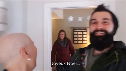 Elle pense faire une vidéo de Noël pour sa fille absente mais son cadeau est en avance! Quelle surprise...
