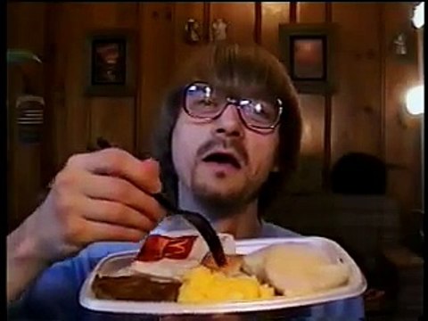 Il tourne la même vidéo 30 ans plus tard : review d'un petit dèj McDonald's
