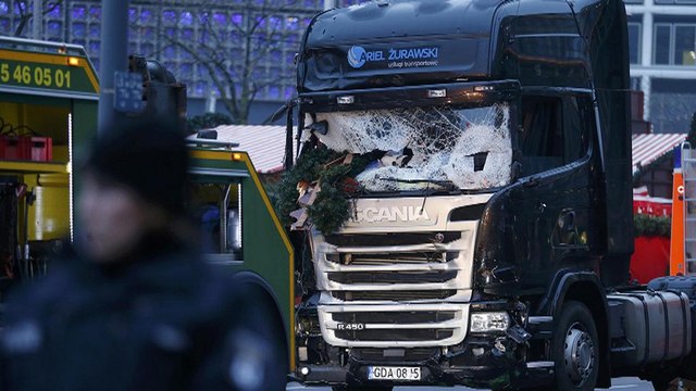 Ataque em Berlim: Um suspeito paquistanês detido em dia de luto nacional na Alemanha